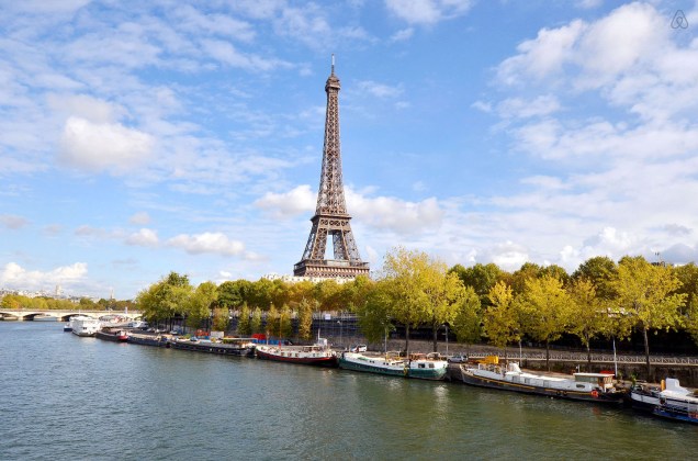 <a href="https://www.airbnb.com.br/rooms/237428" rel="7. Paris, França" target="_blank"><strong>7. Paris, França</strong></a>                    Que tal se hospedar em uma casa-barco ancorada no rio Sena, do ladinho da torre Eiffel?