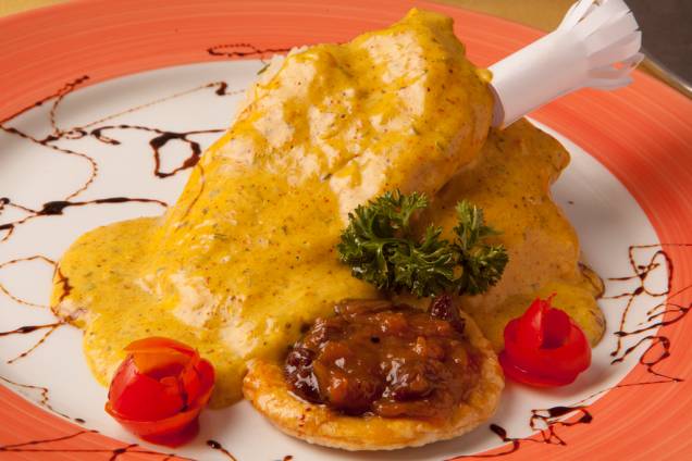 Poulet sauté au Curry – Frango ao molho de curry, acompanhado de arroz branco com brócolis e chutney de manga, prato principal da Casa da Suíça, durante a Rio Restaurant Week 2012 Poulet sauté au Curry – Frango ao molho de curry, acompanhado de arroz branco com brócolis e chutney de manga, prato principal da Casa da Suíça, durante a Rio Restaurant Week 2012