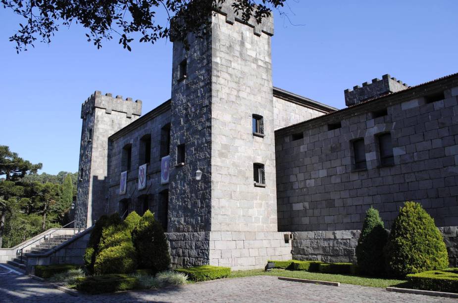 Fachada do restaurante Château Lacave é decorado como castelos pré-renascentistas europeus