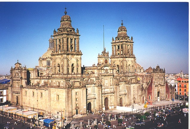 Construída inicialmente sob instrução de Hernán de Cortez, a atual igreja data de 1813