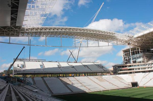 <a href="https://viajeaqui.abril.com.br/estabelecimentos/br-sp-sao-paulo-atracao-estadio-arena-corinthians" rel="Arena Corinthians – São Paulo: " target="_blank"><strong>Arena Corinthians – São Paulo: </strong></a>Também apelidado como “Itaquerão”, o mais aguardado estádio para a Copa tem projeto grandioso: 89 camarotes, 59 lojas, quatro restaurantes, auditório com 400 lugares, salão de eventos para 3 mil pessoas e banheiros com telas que transmitem o jogo. Uma das fachadas laterais ostentará o maior telão de LED em estádio do planeta, com 170 m de largura por 20 m de altura.