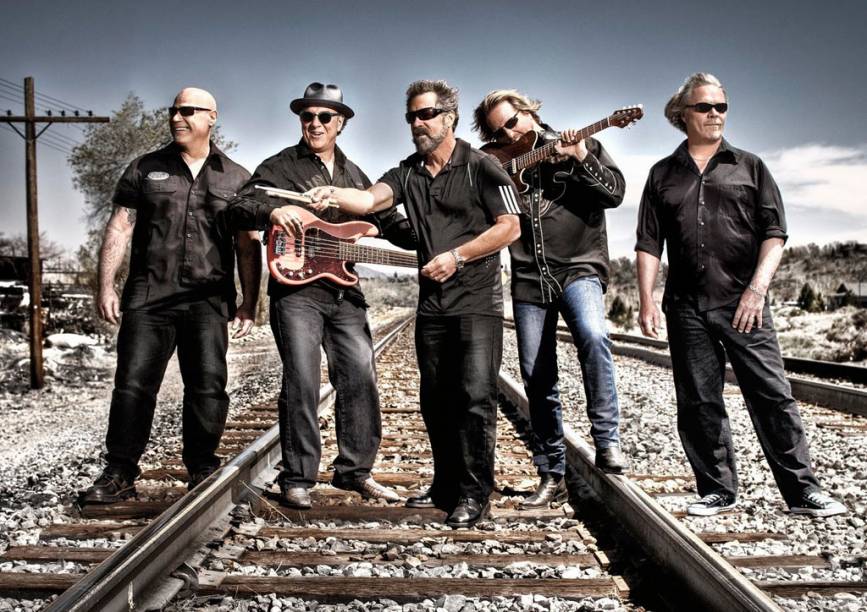 <strong>CREEDENCE CLEARWATER REVISITED</strong><br />      <br />      O baixista Stu Cook e o baterista Doug Clifford, remanescentes na banda Creedence Clearwater Revival, se juntaram novamente e formaram a versão Revisited. Para quem curte rock clássico dos bons, é a chance perfeita de ouvir <em>Proud Mary, Suzie Q, Bad Moon Rising</em> e <em>Have You Ever Seen the Rain?</em>            <strong>Onde e Quando: </strong>Curitiba (PR), dia 14 de março, no Teatro Positivo. Foz do Iguaçu (PR), dia 18, no Ono Teatro Bar. Rio de Janeiro, dia 18, no Citibank Hall. Florianópolis (SC), dia 24, no Centro Sul. E em São Paulo, dia 25, no Credicard Hall            <strong>Ingressos: </strong>em Curitiba estão à venda no site <a href="https://www.diskingressos.com.br/loja/produto-228105-1686-1403_creedence_clearwater_revisitedbr_local_teatro_positivo" rel="Disk Ingressos" target="_blank">Disk Ingressos</a> e os de Foz do Iguaçu e Florianópolis estão no <a href="https://www.blueticket.com.br/" rel="Blue Ticket" target="_blank">Blue Ticket</a>. Rio e São Paulo estão no site <a href="https://premier.ticketsforfun.com.br/shows/show.aspx?sh=CREEDENC12 " rel="Tickets for Fun." target="_blank">Tickets for Fun</a>