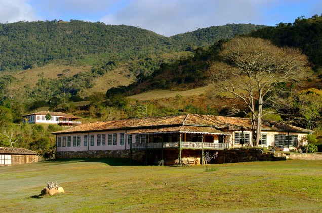 O casarão do ano de 1715, sede da Pousada Reserva do Ibitipoca, foi reconstruído em 2006, mantendo suas características originais. Em nossa estrutura oferecemos:     