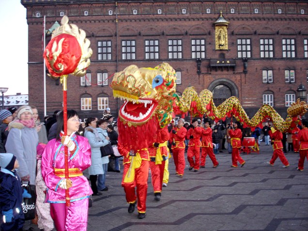 O City Hall Square, em Copenhague, é palco dos desfiles em comemoração ao Ano-Novo Chinês