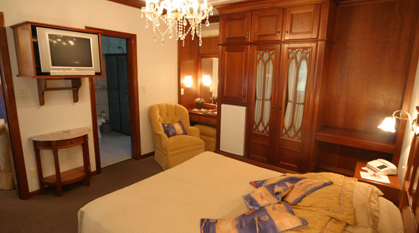 Os chalés do hotel Ritta Höppner, em Gramado, são réplicas de tradicionais casas alemãs. Todos possuem decoração personalizada e piscina térmica privativa