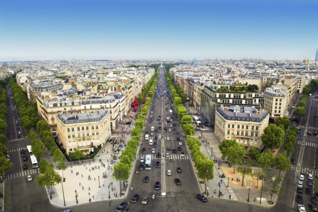 A Champs-Élysées é arborizada ao longo dos seus 2 quilômetros 