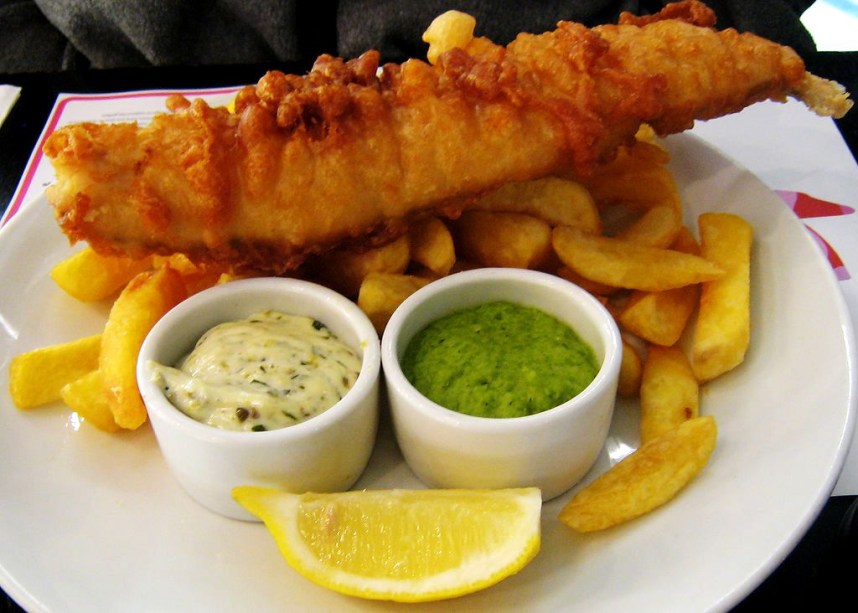 Bom e barato, o fish and chips é o prato nacional da Inglaterra e pode ser encontrado em vários restaurantes e pubs de Londres