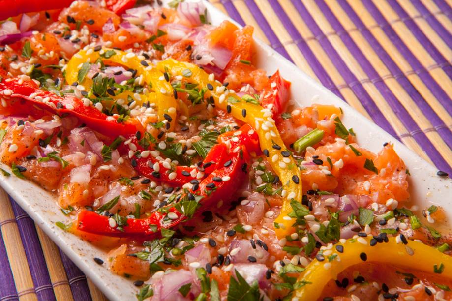 O ceviche de salmão é uma das entradas do jantar da Rio Restaurant Week, no <a href="https://viajeaqui.abril.com.br/estabelecimentos/br-rj-rio-de-janeiro-restaurante-charleston-bubble-lounge" rel="Charleton Bubble Lounge"><strong>Charleton Bubble Lounge</strong></a> O ceviche de salmão é uma das entradas do jantar da Rio Restaurant Week, no <a href="https://viajeaqui.abril.com.br/estabelecimentos/br-rj-rio-de-janeiro-restaurante-charleston-bubble-lounge" rel="Charleton Bubble Lounge"><strong>Charleton Bubble Lounge</strong></a>