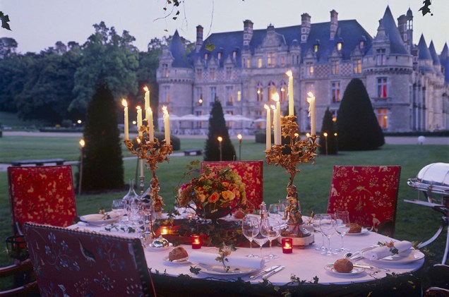 <strong><a href="https://www.esclimont.com/">Château Désclimont</a>, <a href="https://viajeaqui.abril.com.br/paises/franca" target="_blank" rel="noopener">França</a></strong>"Tem o glamour de um castelo e o conforto de um hotel de luxo. Os jardins podem ser cenário da cerimônia ou do coquetel. E ainda dá para fazer passeios de balão pela região."<strong>Endereço</strong>: 28700 Saint-Symphorien-le-château