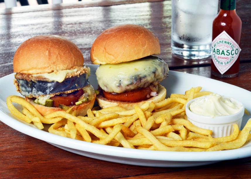 <a href="https://viajeaqui.abril.com.br/estabelecimentos/br-sp-sao-paulo-restaurante-chez-lorena" rel="Chez Lorena">Chez Lorena</a>, no Jardim Paulista: a receita especial para o evento terá dois hambúrgueres orgânicos, um vegetariano e um feito com kobe beef, corte premium do gado wagyu. O veggie Burger consiste em berinjela empanada mais mussarela, tomate na chapa e relish de pepino. A outra opção vem com de 180 gramas de carne será incrementado por queijo, picles de pepino, cebola e tomate na chapa. <a href="https://viajeaqui.abril.com.br/estabelecimentos/br-sp-sao-paulo-restaurante-chez-lorena" rel="Chez Lorena">Chez Lorena</a>, no Jardim Paulista: a receita especial para o evento terá dois hambúrgueres orgânicos, um vegetariano e um feito com kobe beef, corte premium do gado wagyu. O veggie Burger consiste em berinjela empanada mais mussarela, tomate na chapa e relish de pepino. A outra opção vem com de 180 gramas de carne será incrementado por queijo, picles de pepino, cebola e tomate na chapa.