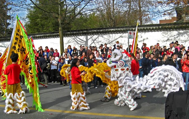 Desfile em comemoração ao Ano-Novo Chinês em Vancouver, no Canadá