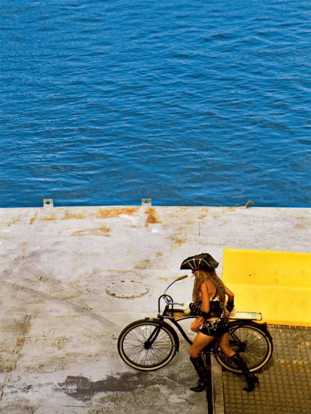 Ciclista no embarque do ferry
