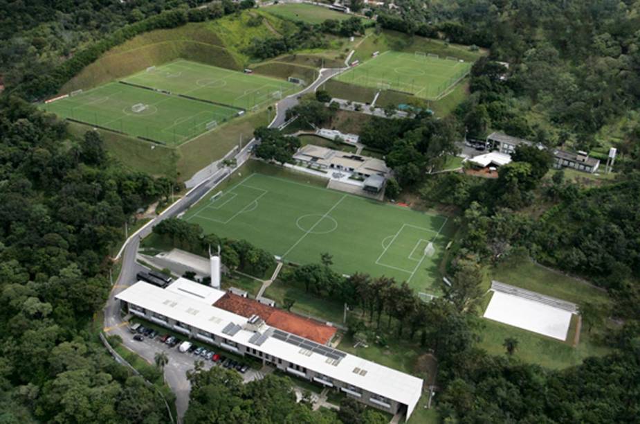 <strong><a href="http://viajeaqui.abril.com.br/paises/argentina" rel="Argentina: " target="_blank">Argentina: </a>Vespasiano (MG) </strong> Os "hermanos" não vão ficar em hotel, e sim na Cidade do Galo, que é o Centro de Treinamento do Atlético Mineiro, localizado em Vespasiano (MG). O CT do “Galo” já foi eleito o melhor do Brasil, possui hotel de primeira linha para concentração e quatro campos de tamanho oficial.