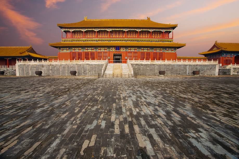 Não tão emblemática ou conhecida como a <a href="https://viajeaqui.abril.com.br/estabelecimentos/china-pequim-beijing-atracao-grande-muralha-da-china" rel="Grande Muralha" target="_blank">Grande Muralha</a>, a majestosa <a href="https://viajeaqui.abril.com.br/estabelecimentos/china-pequim-beijing-atracao-cidade-proibida" rel="Cidade Proibida" target="_blank">Cidade Proibida</a> é a atração turística que ninguém pode perder em uma viagem à <a href="https://viajeaqui.abril.com.br/cidades/china-pequim-beijing" rel="Pequim" target="_blank">Pequim</a>, na <a href="https://viajeaqui.abril.com.br/paises/china" rel="China" target="_blank">China</a>