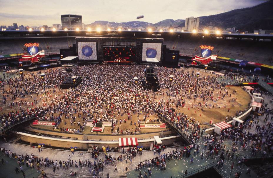 <a href="https://www.rockinrio.com.br" target="_blank" rel="noopener"><strong>Rock in Rio</strong></a>Foi no ano de 1985 que a palavra "metaleiro", em referência aos fãs do heavy metal, ganhou as ruas brasileiras, graças às bandas estrangeiras que se apresentaram na Cidade do Rock, montada em Jacarepaguá, no Rio de Janeiro, para o primeiro Rock in Rio. Em 9 dias do mês de janeiro daquele ano, 1 milhão de pessoas assistiram a 28 bandas e artistas, entre elas AC-DC, B’52, Iron Maiden, Ozzy Osbourne e Queen. Entre as nacionais estavam Barão Vermelho, Paralamas do Sucesso e Kid Abelha. Seis anos depois, a segunda edição do evento reuniu 700 mil pessoas no Maracanã. Apesar do nome, o evento também acontece em Lisboa e em Madrid.