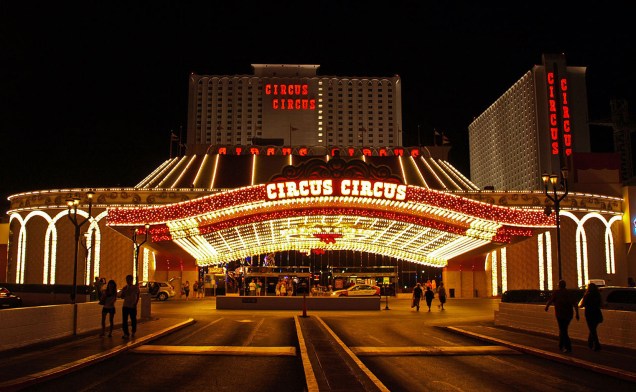 Shows circences do Circus Circus: a partir das 11 horas da manhã, trapezistas, mágicos, contorcionistas e equilibristas revezam-se em apresentações gratuitas durante todo o dia, com performances dignas dos maiores espetáculos do tipo.    Considerado o maior circo permanente do mundo, o <a href="https://www.circuscircus.com/" rel="Circus Circus">Circus Circus</a> é uma das atrações que fazem a viagem para Las Vegas uma experiência única