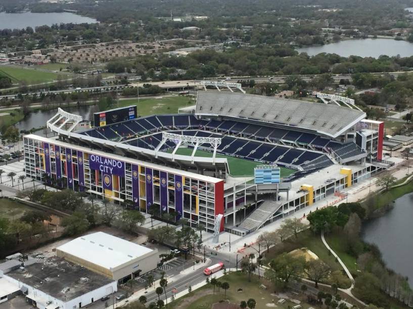 <strong>Copa América Centenário em Orlando</strong>        De 3 a 26 de junho, os EUA sediarão a <a href="https://ca2016.com" rel="Copa América Centenário" target="_blank">Copa América Centenário</a>, edição comemorativa do torneio que reunirá 16 seleções das Américas. Estas quatro noites no <a href="https://www.hardrockhotels.com/orlando/" rel="Hard Rock" target="_blank">Hard Rock</a> da Universal Orlando incluem ingresso para o jogo do Brasil no Citrus Bowl, em 8 de junho, além de entradas para o <a href="https://disneyworld.disney.go.com/pt/destinations/magic-kingdom/" rel="Magic Kingdom" target="_blank">Magic Kingdom</a> e a <a href="https://www.universalorlando.com/" rel="Universal" target="_blank">Universal</a>.        <strong>Quem leva: </strong><a href="https://fanato.com.br" rel="FANATO" target="_blank">FANATO</a>        <strong>Quanto:</strong> US$ 3.117