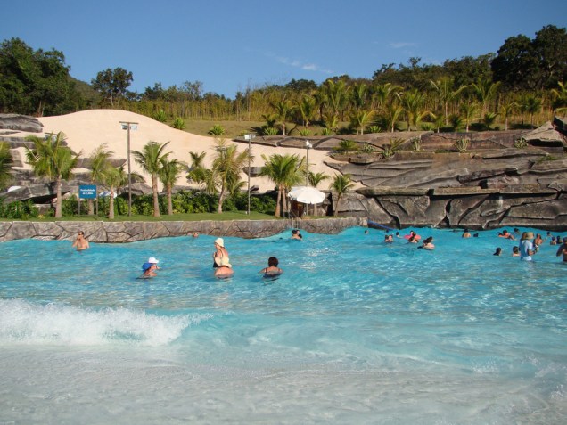 A principal atração do Hot Park é a Praia do Cerrado, com areia branquinha e água termal a 37ºC