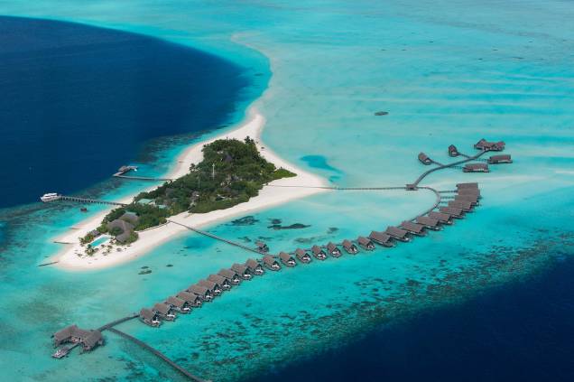 <strong>6. Cocoa Island by COMO, Kaafu Atoll, <a href="http://viajeaqui.abril.com.br/paises/maldivas/fotos" rel="Maldivas">Maldivas</a></strong>Outro vencedor nas Ilhas Maldivas, fica na minúscula Ilha Cocoa e tem quartos luxuosos em bangalôs sobre a água.Mês mais barato para se hospedar: Setembro