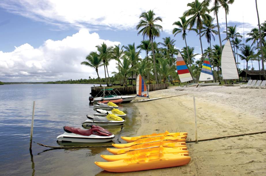 Caiaques e embarcações para passeio do Hotel Transamérica Ilha de Comandatuba (Bahia)