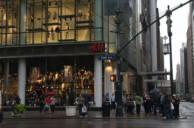 Fachada da loja H&M, na 5ª Avenida, em Nova York - um destino de compras na cidade