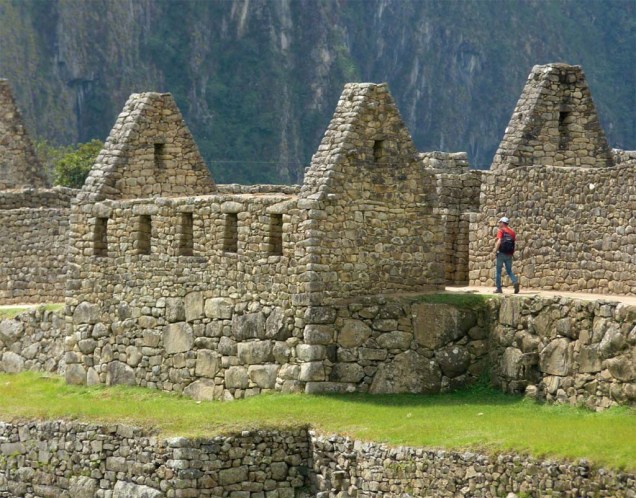 Um dos muitos "condomínios" de Machu Picchu, destino com importantes sítios arqueológicos no Peru e rota certa para turistas aventureiros do mundo inteiro