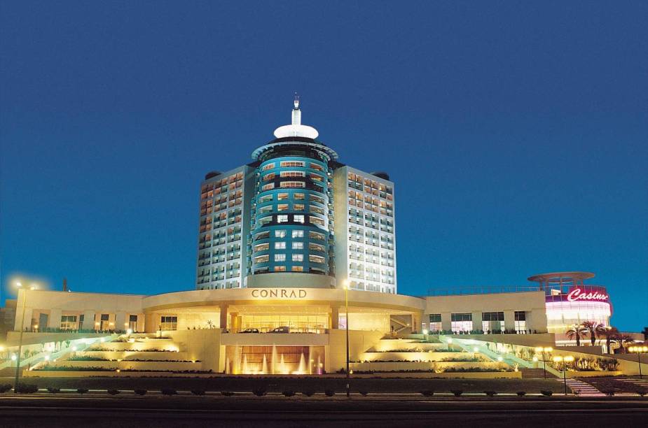 <strong>EM RESORT CONFORTÁVEL </strong>As três noites são no<a href="https://conrad.com.uy" rel=" Conrad" target="_blank"> Conrad</a>, em frente à Playa Mansa e dono do cassino mais famoso de <a href="https://viajeaqui.abril.com.br/cidades/uruguai-punta-del-este" rel="Punta" target="_blank">Punta</a>. Inclui um jantar.<strong>QUANDO: </strong>Em janeiro<strong>QUEM LEVA: </strong>A <a href="https://cvc.com.br" rel="CVC" target="_blank">CVC</a><strong>QUANTO:</strong> US$ 1478 <strong>EM RESORT CONFORTÁVEL </strong>As três noites são no<a href="https://conrad.com.uy" rel=" Conrad" target="_blank"> Conrad</a>, em frente à Playa Mansa e dono do cassino mais famoso de <a href="https://viajeaqui.abril.com.br/cidades/uruguai-punta-del-este" rel="Punta" target="_blank">Punta</a>. Inclui um jantar.<strong>QUANDO: </strong>Em janeiro<strong>QUEM LEVA: </strong>A <a href="https://cvc.com.br" rel="CVC" target="_blank">CVC</a><strong>QUANTO:</strong> US$ 1478