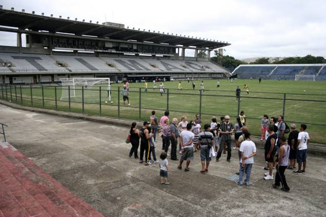 Durante a <strong>visita monitorada pelo Parque São Jorge</strong> o visitante passa pelo seundo estádio do <strong>Corinthians</strong>, a Fazendinha. É possível até entrar no gramado
