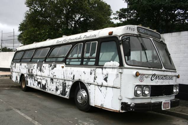 Mosqueteiro, o primeiro ônibus utilizado pelo <strong>Corinthians</strong> para transortar o time de futebol para outros estádios Mosqueteiro, o primeiro ônibus utilizado pelo <strong>Corinthians</strong> para transortar o time de futebol para outros estádios