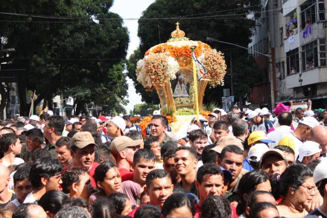 Procissão do Círio de Nazaré, maior festa religiosa do Brasil, arrasta todo ano um contingente de 2 milhões de pessoas pelas ruas e rios de Belém