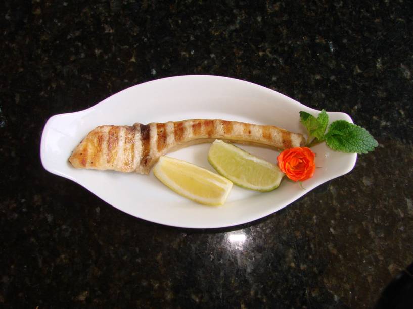 Costela de tambaqui com molho de curry de Madras, do Porto Rubaiya