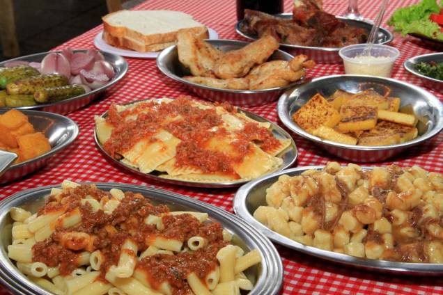 Vários tipos de macarrão são servidos na Festa da Colônia, em Gramado Vários tipos de macarrão são servidos na Festa da Colônia, em Gramado