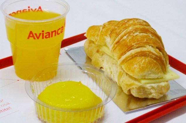 Croissant com queijo é a inspiração francesa do cardápio da ponte aérea