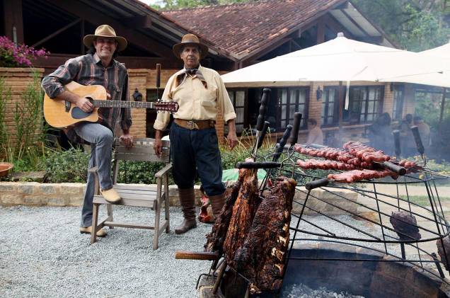 Entre as atividades do hotel-fazenda, estão churrascos e música sertaneja Entre as atividades do hotel-fazenda, estão churrascos e música sertaneja