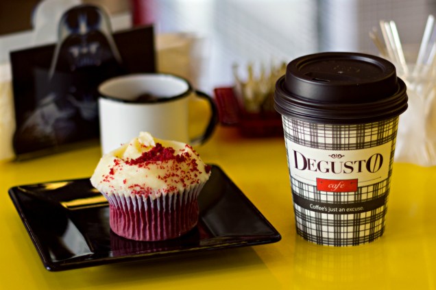 <strong>Degusto Café: </strong>1 Café Latte + 1 Red Velvet Cupcake (R$10,00)