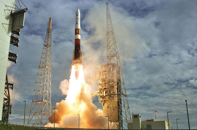 O Kennedy Space Center é o único lugar do planeta que recebe visitantes para plataformas de lançamento de foguetes; na foto, o Delta IV Medium