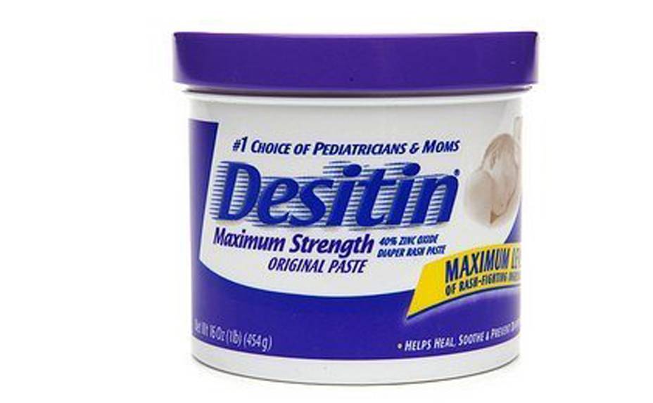 A Densitin é uma das marcas de pomadas para assaduras recomendadas pelas mães que fazem compras nos Estados Unidos. Este pote grande, de 454 gramas, do Maximum Strengh Original Paste, custa cerca de US$ 20 - no Brasil, por volta de R$ 140. Outra marca bastante indicada é a A+D, com preços aproximados aos da Desitin. A Densitin é uma das marcas de pomadas para assaduras recomendadas pelas mães que fazem compras nos Estados Unidos. Este pote grande, de 454 gramas, do Maximum Strengh Original Paste, custa cerca de US$ 20 - no Brasil, por volta de R$ 140. Outra marca bastante indicada é a A+D, com preços aproximados aos da Desitin.