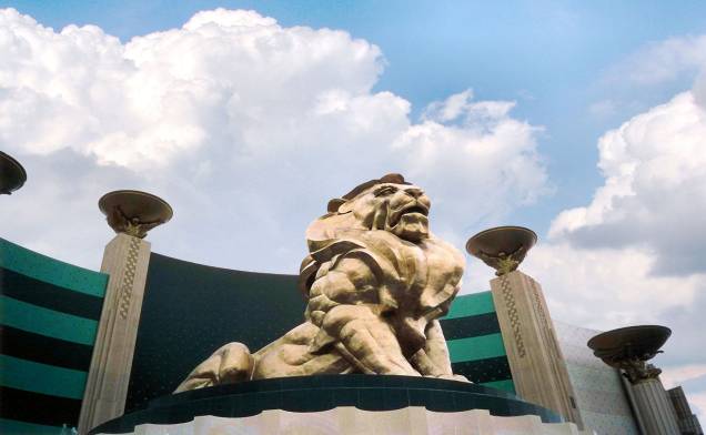 <strong>A maior estátua de bronze dos EUA:</strong> com mais de 50 toneladas, a estátua do símbolo da MGM, um leão, é uma das atrações do <a href="http://www.mgmgrand.com/" rel="Hotel Casino MGM Grand">Hotel Casino MGM Grand</a>. Inaugurada em 1998, ela relembra as aberturas dos filmes feitos pela produtora