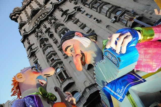 Diego Battiste fotografou Montevidéu no Carnaval e inscreveu a foto <em>Desfile de Carnaval</em> Diego Battiste fotografou Montevidéu no Carnaval e inscreveu a foto <em>Desfile de Carnaval</em>