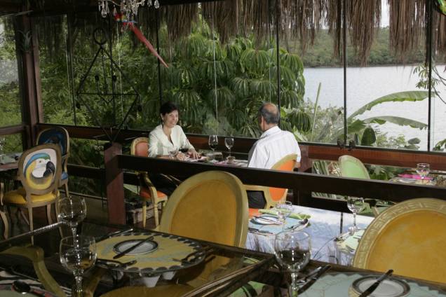 Também à beira do Lago Paranoá, o restaurante Patú Anú é ideal para jantares românticos