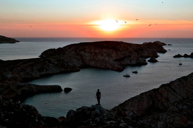 Por do sol em <a href="https://viajeaqui.abril.com.br/cidades/franca-marselha/" rel="Marselha">Marselha</a>, na França Por do sol em <a href="https://viajeaqui.abril.com.br/cidades/franca-marselha/" rel="Marselha">Marselha</a>, na França