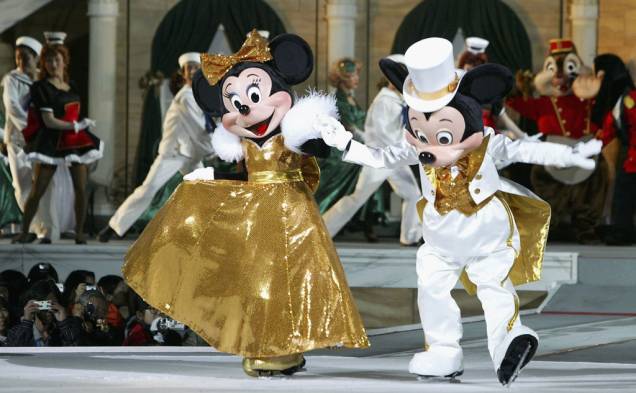 Show com os personagens Mickey e Minnie na Tokyo Disneyland, no Japão Show com os personagens Mickey e Minnie na Tokyo Disneyland, no Japão