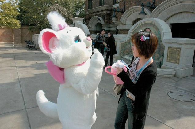 A gatinha Marie do Aristogatas, na Tokyo Disneyland