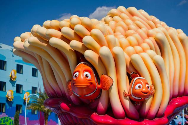 Olha o <strong>Nemo</strong> ali: as alegorias gigantes estão espalhadas pelo Art of Animation Resort, o novo resort da Disney