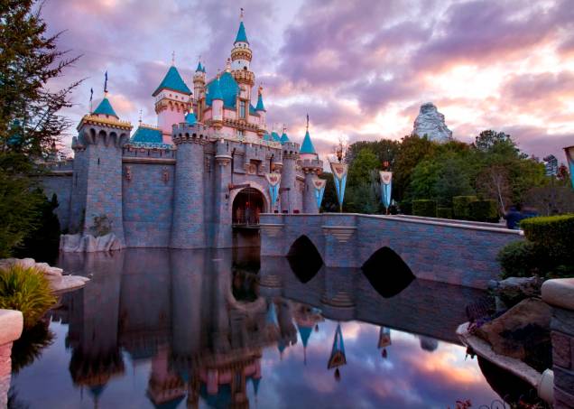 O Castelo da Bela Adormecida é o símbolo da Disneylândia, enquanto que o do Magic Kingdom, em Orlando, é o da Cinderela O Castelo da Bela Adormecida é o símbolo da Disneylândia, enquanto que o do Magic Kingdom, em Orlando, é o da Cinderela