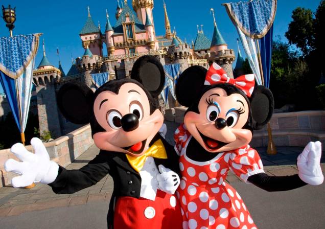 Mickey e Minnie lhes darão as boas-vindas na Disneylândia de Anaheim, pertinho de Los Angeles