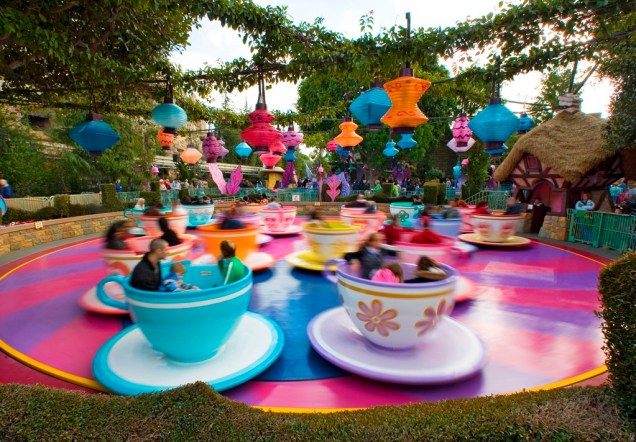 Mad Tea Party, atração voltada para os pequenos na Disneylândia de Anaheim