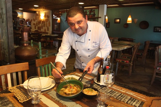 Relembrando o passado na fazenda, o chef André Generoso trouxe um toque da cozinha mineira para Maceió com o Divina Gula Relembrando o passado na fazenda, o chef André Generoso trouxe um toque da cozinha mineira para Maceió com o Divina Gula