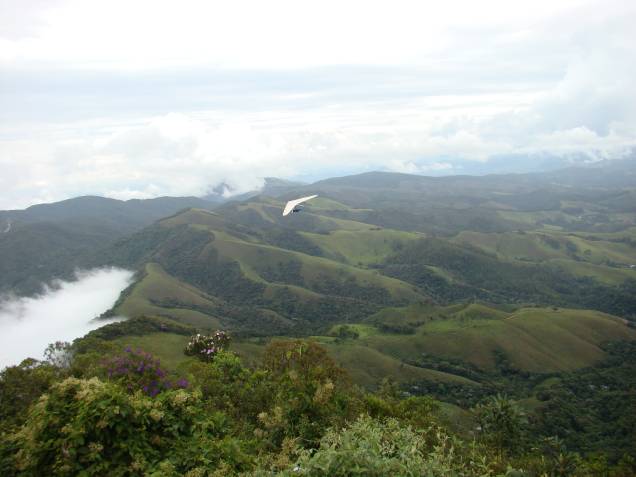 Vista a partir do Pico Agudo, cartão-postal de Santo Antônio e cenário para voos de parapente