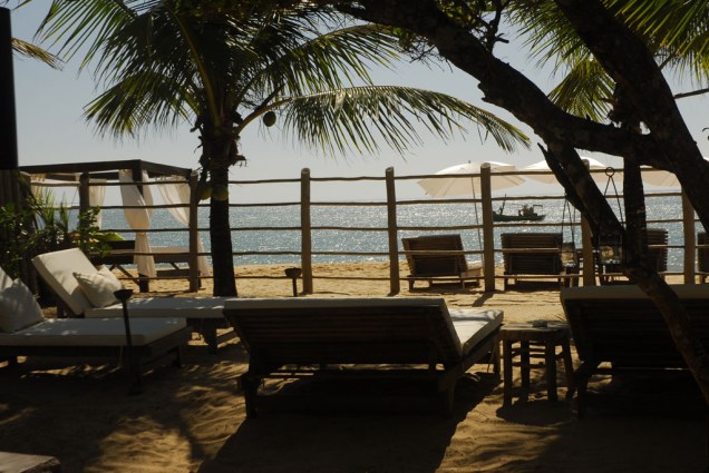 O charmoso lounge na areia, de frente para a maravilhosa Praia do Rio Verde, é um dos espaços da Etnia Clube de Mar, em Trancoso